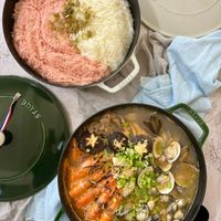 可能是西班牙大鍋飯、蝦和炒飯的圖像