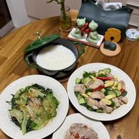 可能是豆腐、生魚片和壽司的圖像
