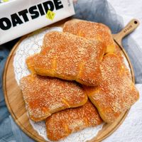 可能是燕麥和顯示的文字是「 OATSIDE *asy OATSIPE 114 STAUB 」的圖像