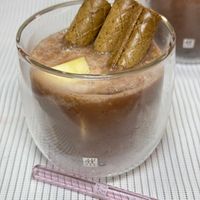 可能是飲料和顯示的文字是「安」的圖像