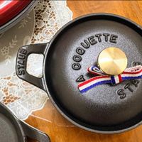 可能是顯示的文字是「串本 STAUR ကေ GOQUETTE QUETTE 」的圖像