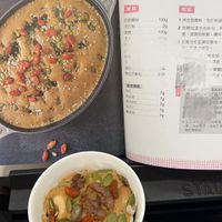 可能是拉麵、炒麵和文字的圖像