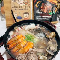 可能是豆腐、火鍋、拉麵和文字的圖像