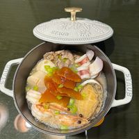 可能是拉麵、麵、火鍋和豆腐的圖像