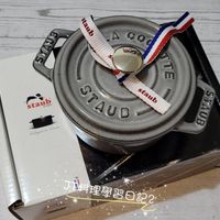 可能是鬆餅機、腕錶和文字的圖像