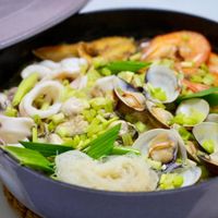 可能是豆腐、西班牙大鍋飯和火鍋的圖像