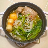 可能是豆腐、火鍋、拉麵和麵的圖像