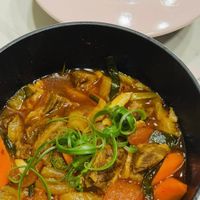 可能是火鍋、拉麵和文字的圖像
