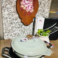 可能是顯示的文字是「 staub staub STAUE SAYIS 」的圖像