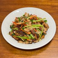 可能是炒麵和香菇的圖像