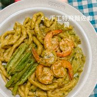 可能是蝦、義大利麵和顯示的文字是「 STAUR 4- 4-手工特飛麵青 醬 ZEIS 民享里 民享里高雄市 高雄市 2026/04/201 18:08 」的圖像