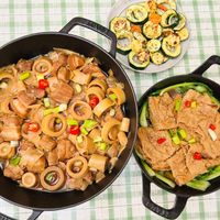 可能是義大利麵、燉小牛膝和肉排的圖像