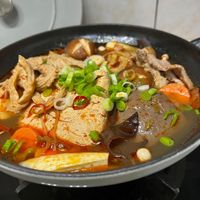 可能是豆腐、火鍋和拉麵的圖像