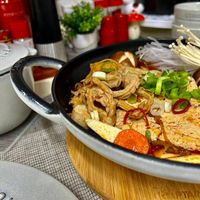 可能是拉麵、火鍋、豆腐、麵和文字的圖像