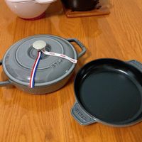 可能是顯示的文字是「 stauh STAUB staub staub ST STAU SAADO 」的圖像