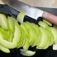 可能是刀、梨子和蘋果的圖像