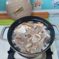 可能是粥和燉小牛膝的圖像