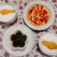 可能是粥、魚卵和甜點的圖像