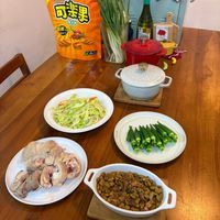 可能是炒麵、麵和文字的圖像