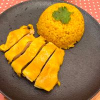 可能是炒飯和印度香料飯的圖像