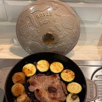 可能是燉小牛膝和文字的圖像