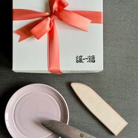 可能是‎刀和‎顯示的文字是「‎讓一糖 הנו JWi‎ 」‎‎ 的圖像