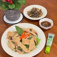 可能是豆腐、紫蘇和文字的圖像