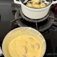 可能是起司火鍋和顯示的文字是「 10 STAUB 」的圖像