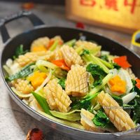 可能是拉麵、炒麵、火鍋、豆腐和義大利麵的圖像