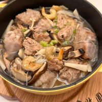 可能是拉麵、豆腐、麵和香菇的圖像