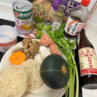 可能是豆腐、火鍋、炒麵、拉麵、麵和文字的圖像