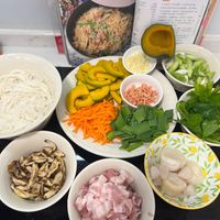 可能是豆腐、香菇、麵和文字的圖像