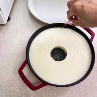 可能是起司火鍋、鬆餅機和戚風蛋糕的圖像