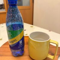 可能是咖啡杯、藥物和文字的圖像