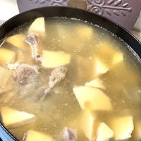 可能是燉小牛膝的圖像