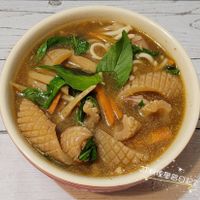 可能是麵、拉麵和文字的圖像