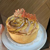 可能是蛋糕、蘋果和水果塔的圖像