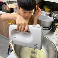 可能是泡茶器、蛋糕和文字的圖像