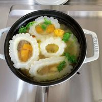 可能是水波蛋、火鍋、拉麵、蛋黃和粥的圖像