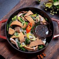 可能是豆腐、火鍋和香菇的圖像