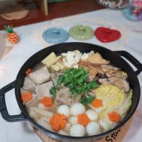 可能是火鍋、豆腐和顯示的文字是「 Star 」的圖像