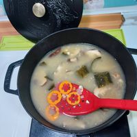 可能是香菇、粥、拉麵、豆腐和文字的圖像