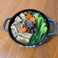可能是豆腐、香菇和火鍋的圖像
