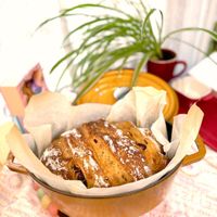 可能是黑麥麵包、法式長棍麵包、巴布卡麵包和文字的圖像