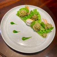 可能是義大利麵、蝦和豌豆糊的圖像
