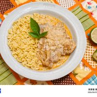可能是義大利麵、燉小牛膝和顯示的文字是「 pearis STAUR ZEISS fortune aIso 叶 民享里高雄市 民享里 高雄市 2026/05/07 18:31 」的圖像