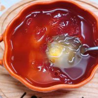 可能是‎蛋黃、甜點和‎顯示的文字是「 ‎ص Staub‎ 」‎‎ 的圖像