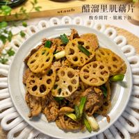 可能是豆腐和顯示的文字是「 SRPA staub 醋溜里肌藕片 酸香開胃· 酸香開胃•脆嫩下飯 脆嫩下飯 おーバ 毀 HomeCooking ome Cooking 简單的食材· 簡單的食材·幸福的滋味 那成， 幸福的滋味 用心煮 就是家的味道 6 00 」的圖像