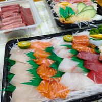 可能是壽司和生魚片的圖像