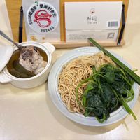 可能是拉麵、麵和文字的圖像